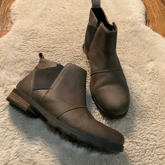 Sorel Boot Size 10 Emilie Waterproof Chelsea Bootie Pull On Green Leather NL2671 - Picture 1 of 10